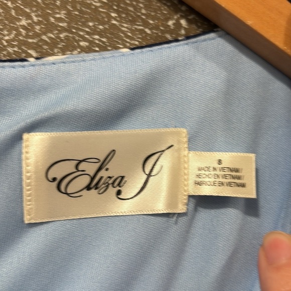 Eliza J blue floral with lace shift dress size 8 - Picture 5 of 10